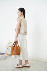 Beige double layers vest in ruffle shoulders