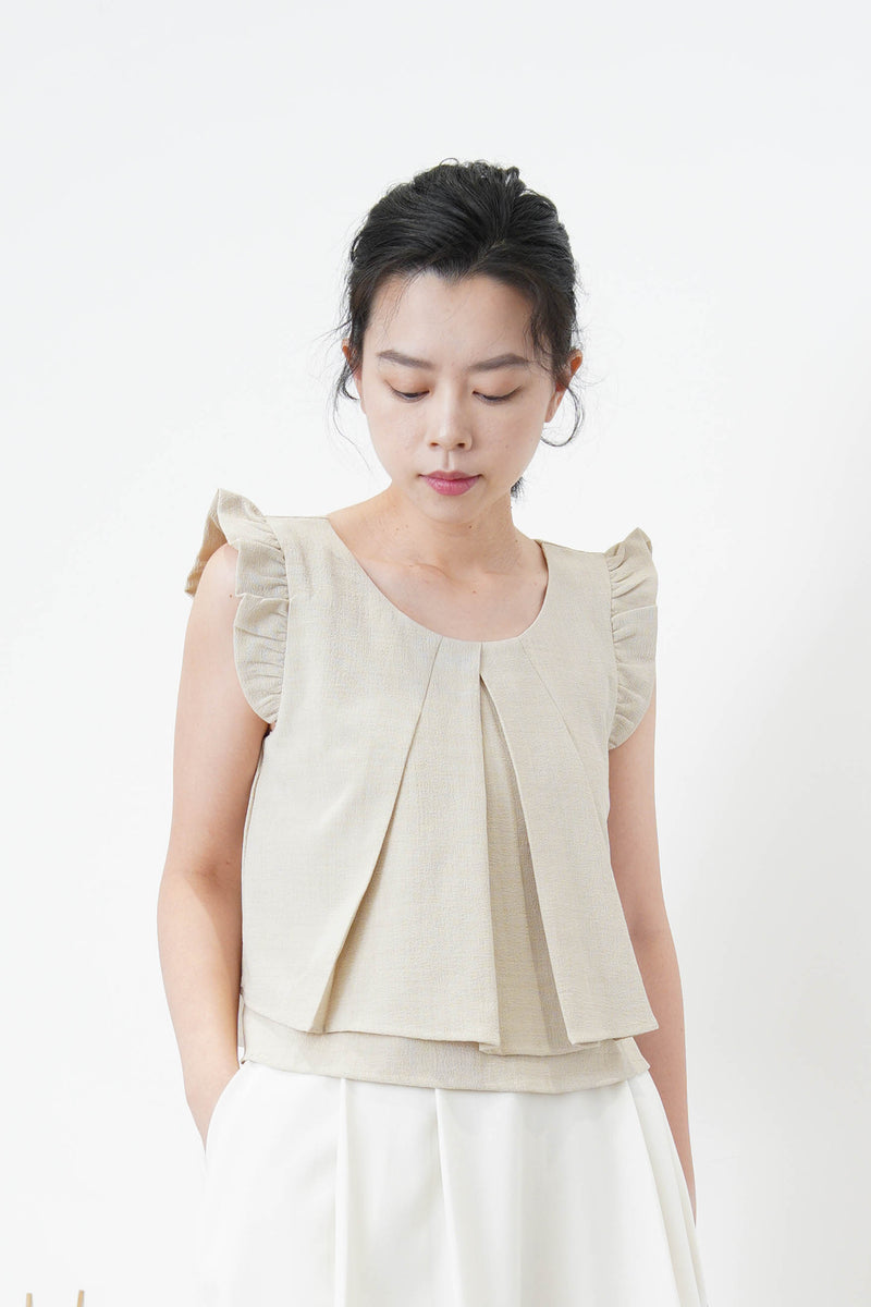 Beige double layers vest in ruffle shoulders