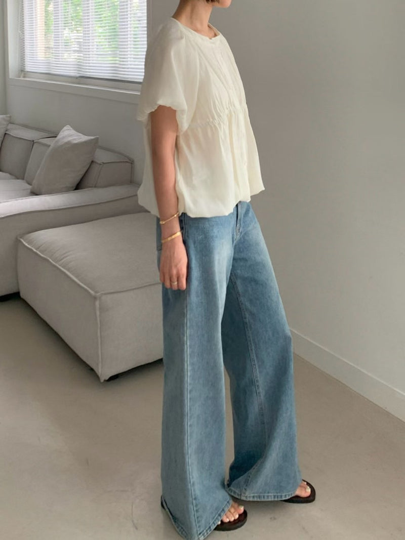 White smooth blouse in balloon shape