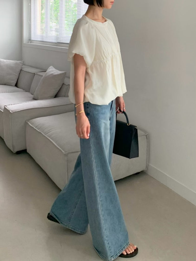 White smooth blouse in balloon shape