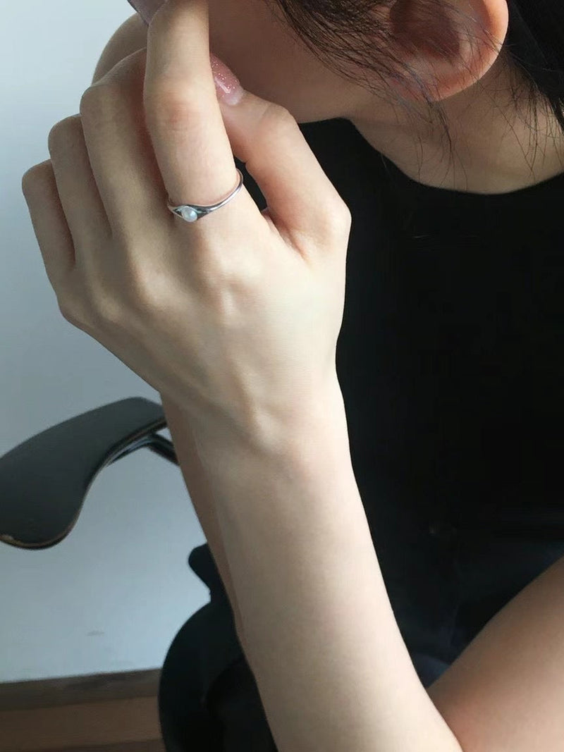 Minimal silver peal ring