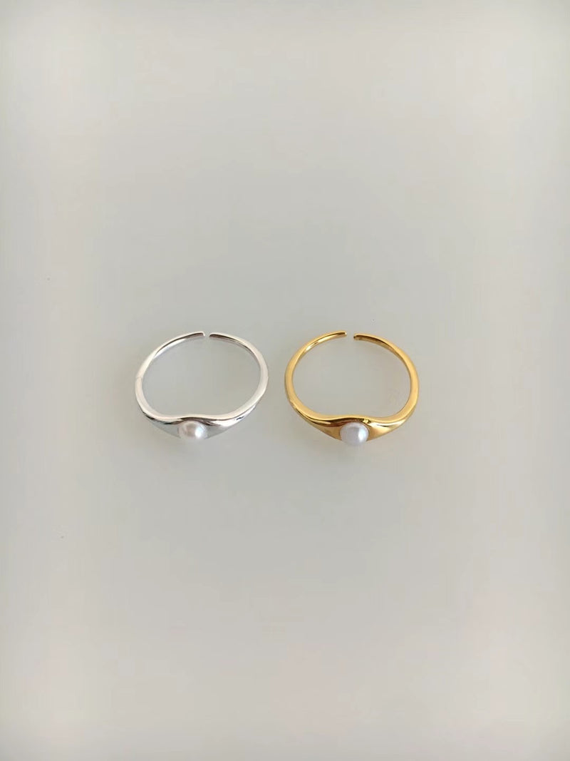 Minimal silver peal ring