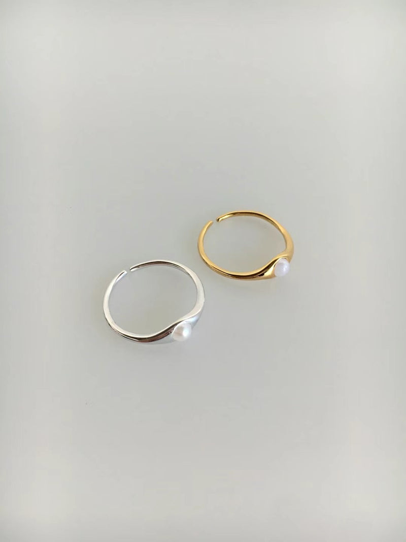 Minimal silver peal ring
