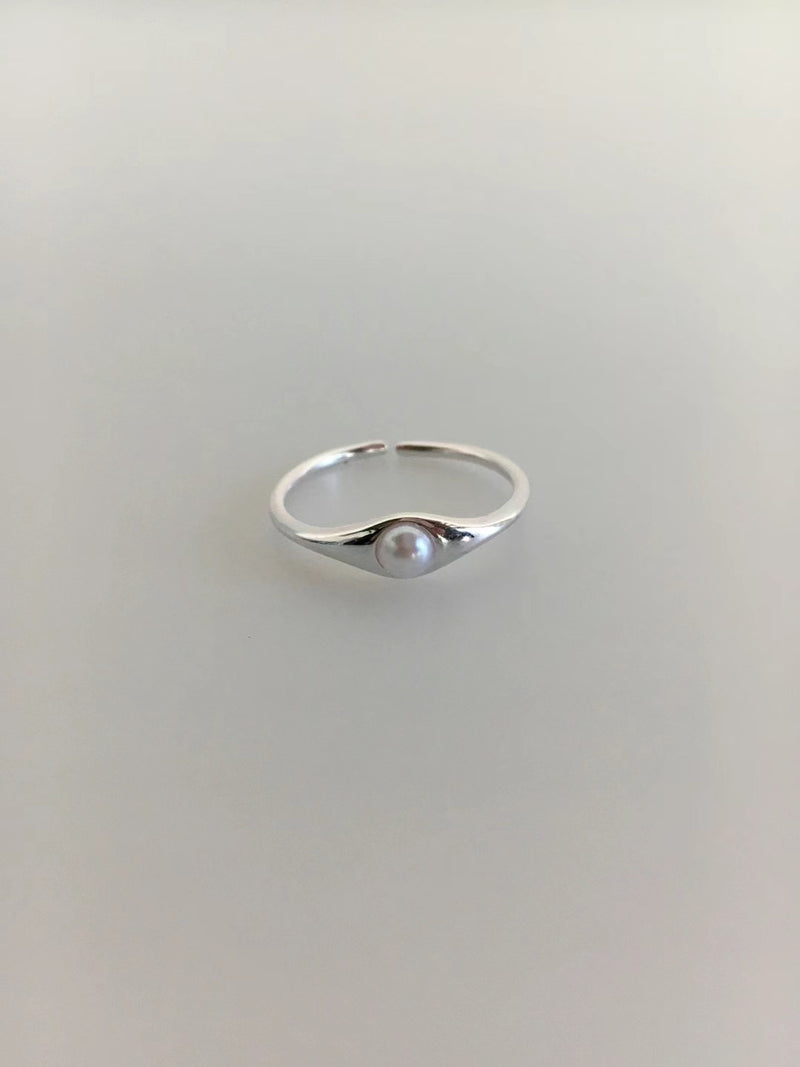 Minimal silver peal ring