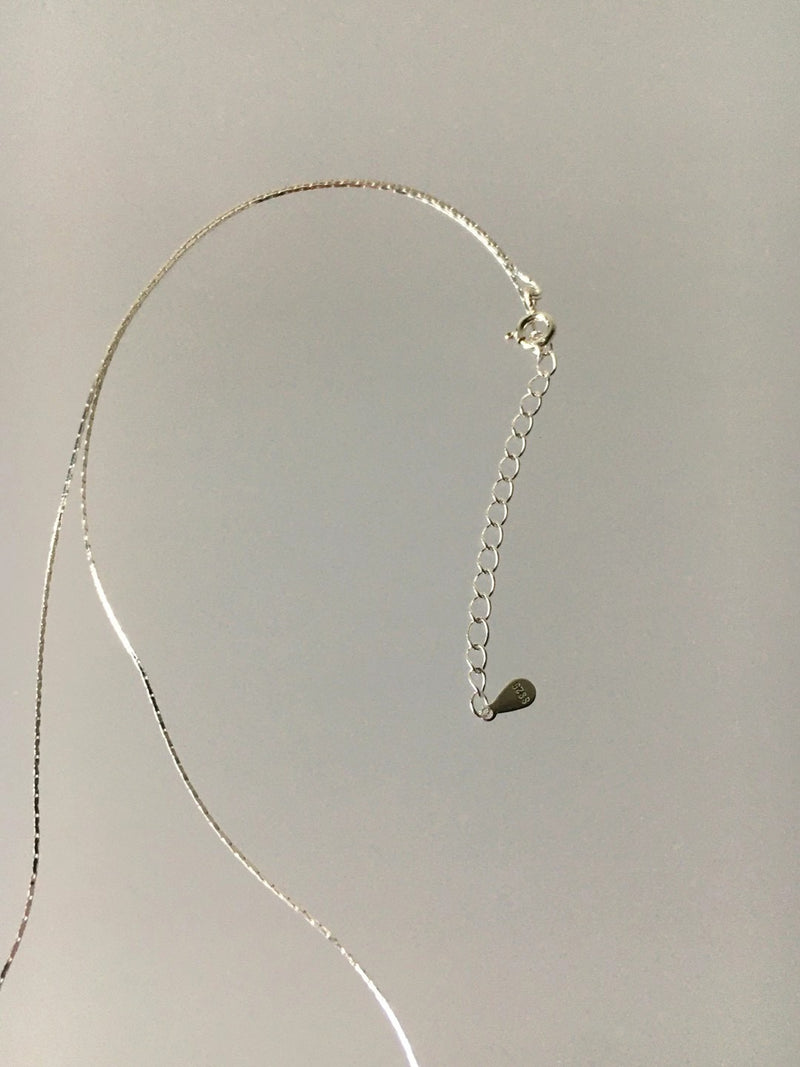 Silver minimal pearl necklace
