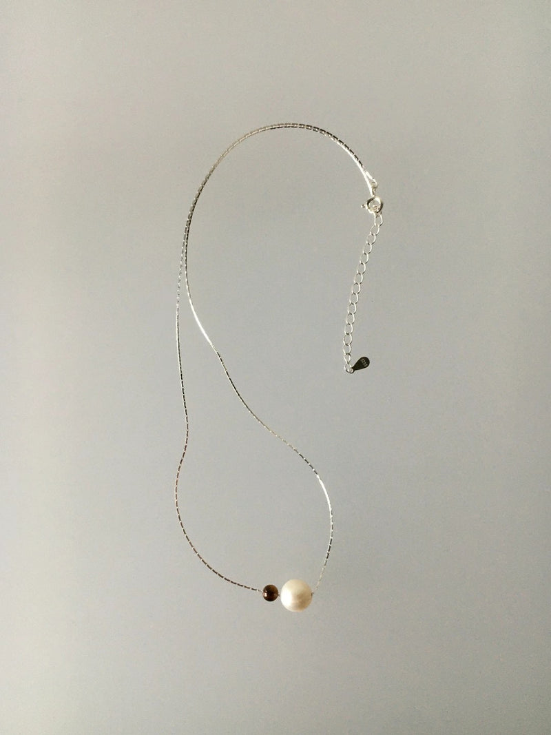 Silver minimal pearl necklace