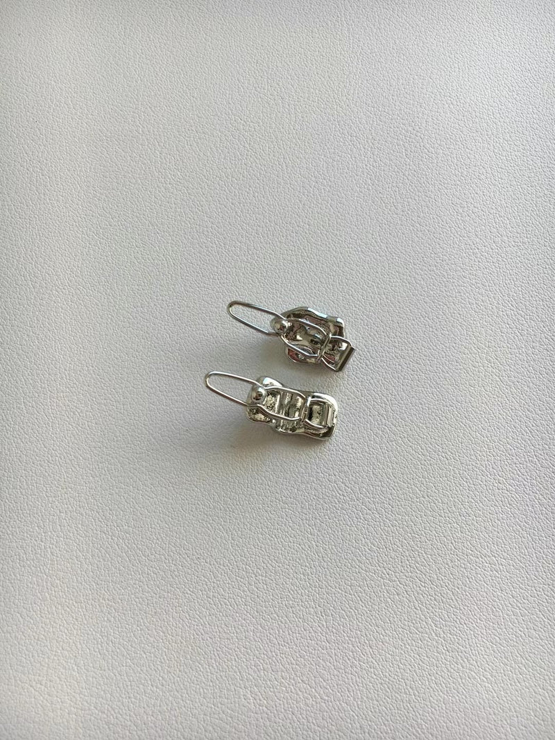 Irregular shape clip set