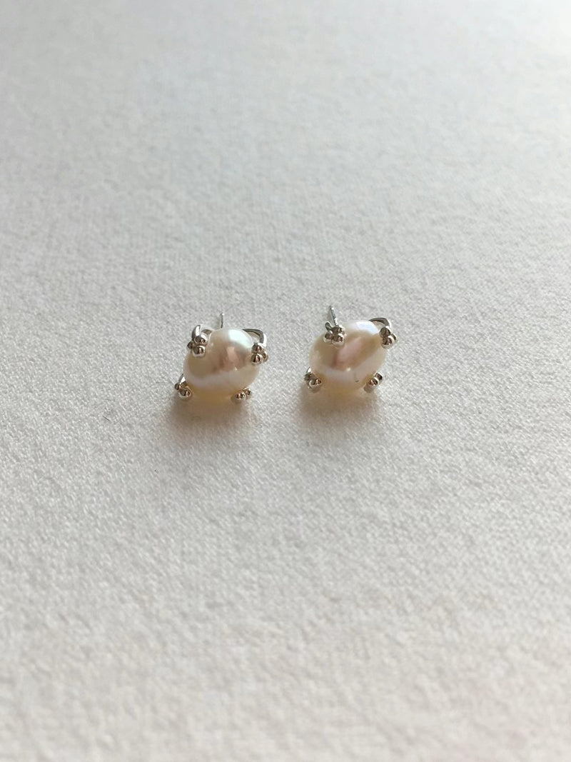 Oval pearl 925 silver earrings