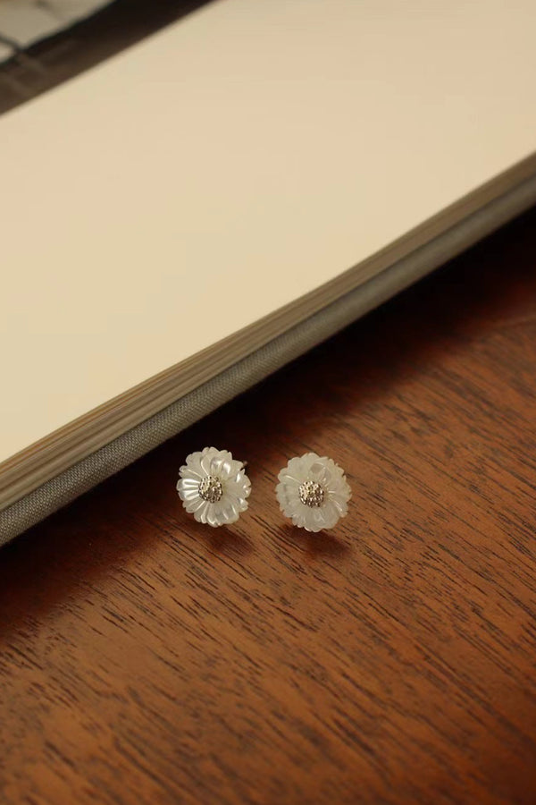 Silver & pearl flower shape earrings