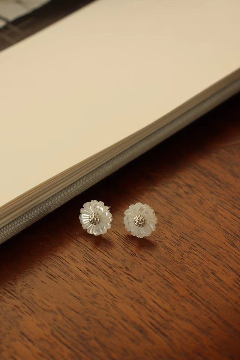 Silver & pearl flower shape earrings