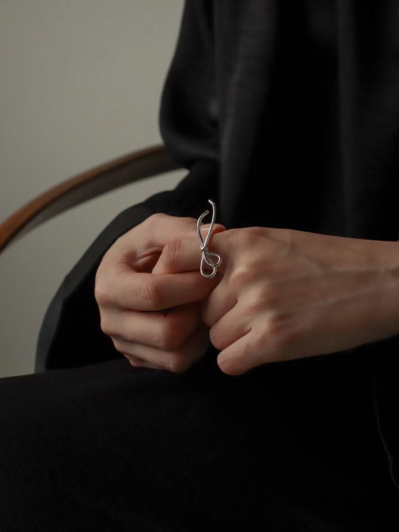 Silver ribbon ring