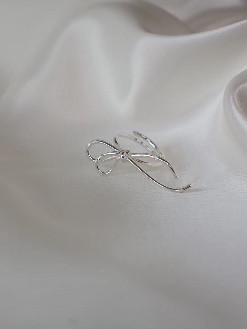 Silver ribbon ring