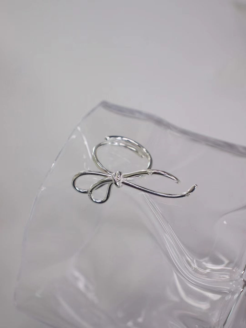 Silver ribbon ring