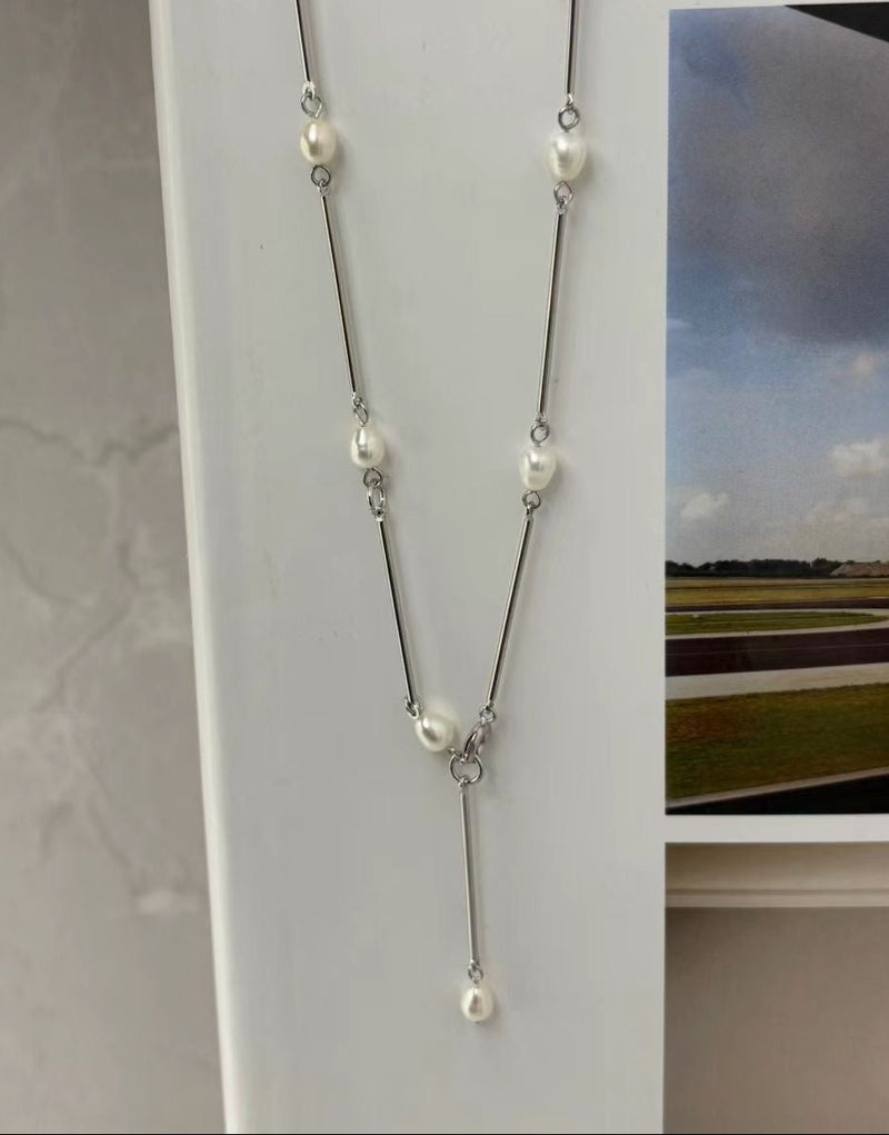 Silve pearl necklace w/ pendant design