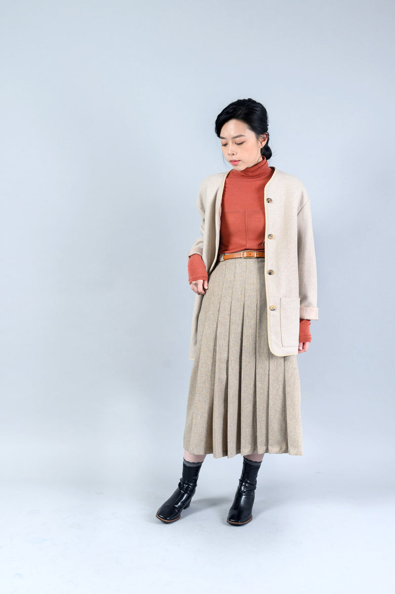 Beige wool coat w/ quilted inner