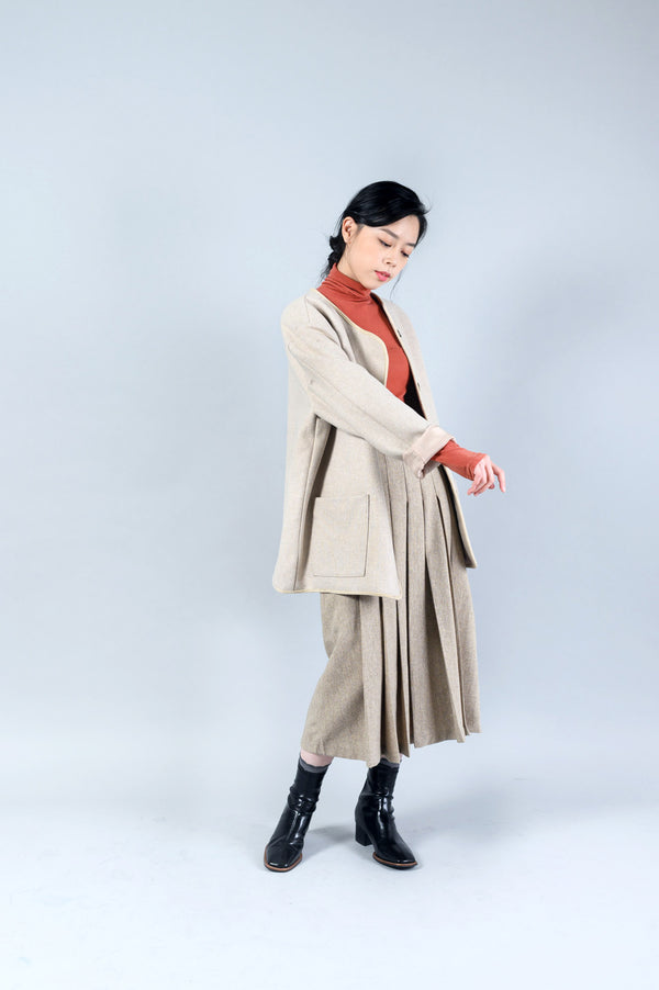 Beige wool coat w/ quilted inner