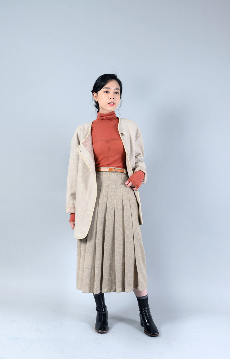 Beige wool coat w/ quilted inner