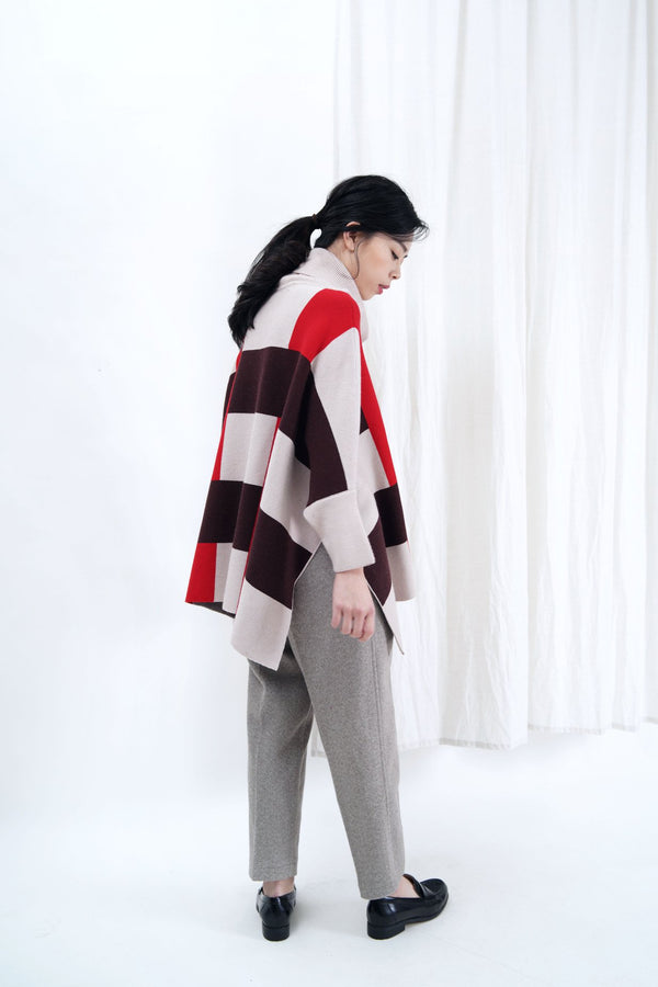 Red bold check pattern knit cape