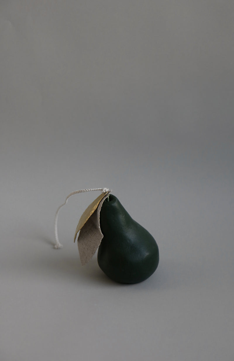 Bees wax candle in pear shape (Deep green)