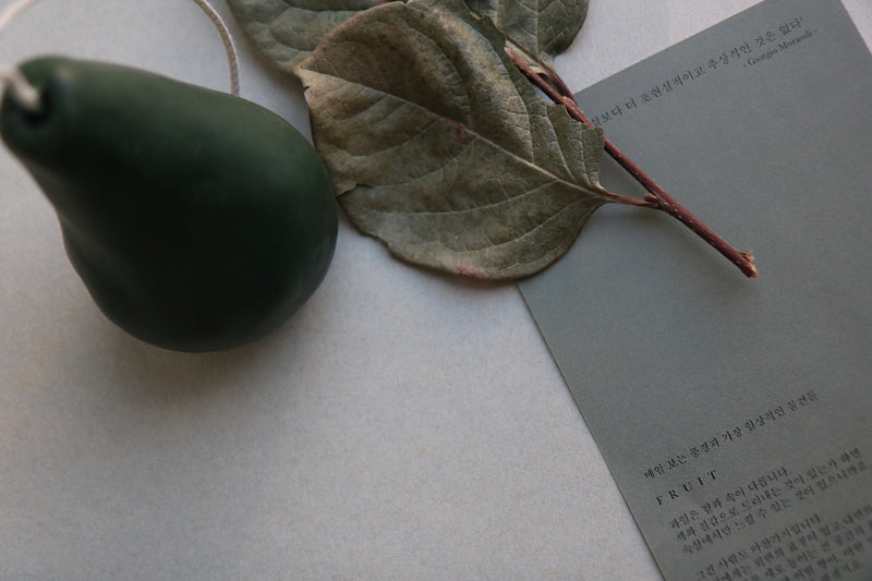 Bees wax candle in pear shape (Deep green)