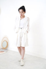 White chino short in outline stitching