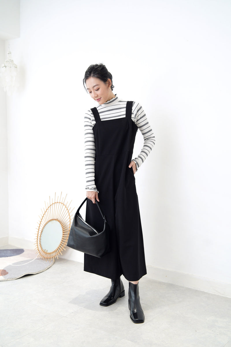 B/W stripes top in ruffle fringe
