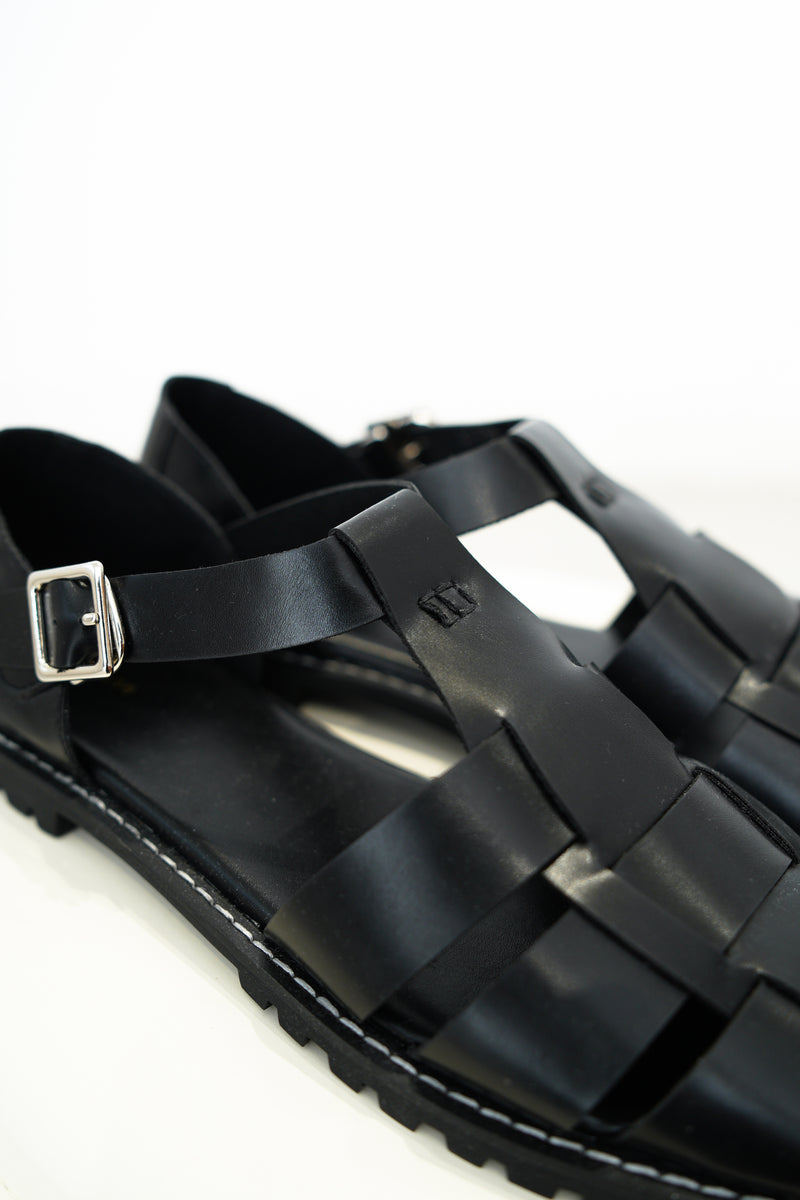 Black straps sandals w/ outlined stitches