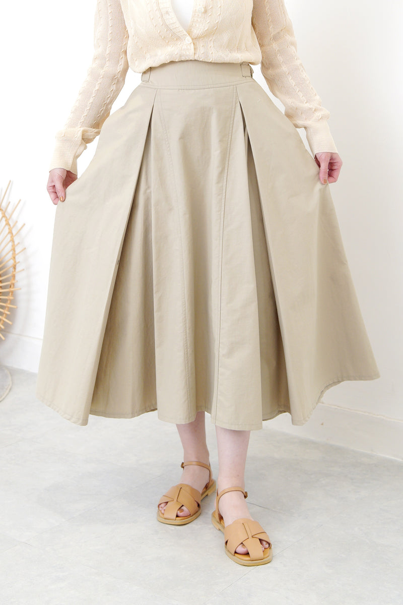 Oatmeal detail pleats skirt in side buckles