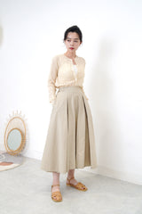 Oatmeal detail pleats skirt in side buckles