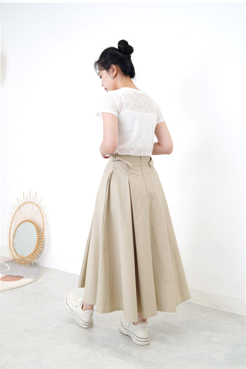 Oatmeal detail pleats skirt in side buckles