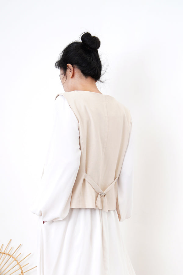 Nude vest with buckle