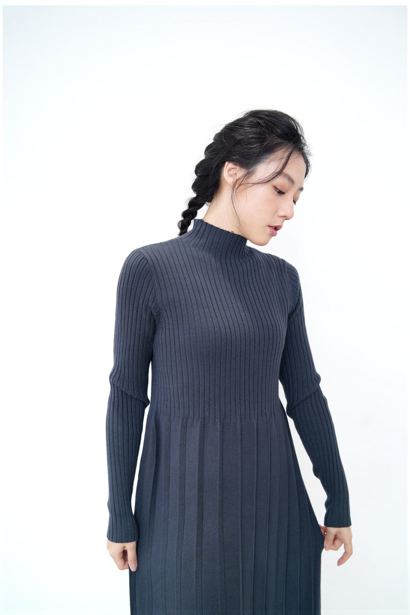 Charcoal knit dress in pleats