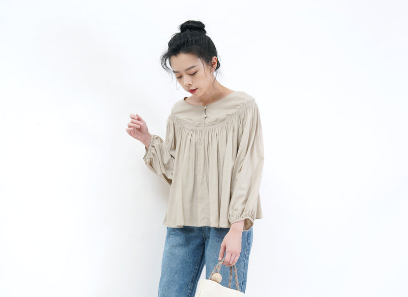 Oatmeal detail pleats blouse in boat collar