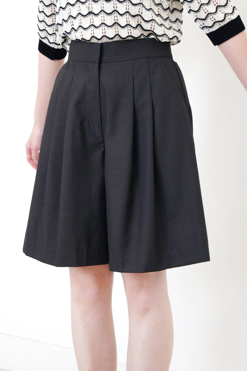 Charcoal grey chino short