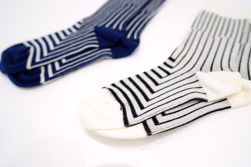 Line crossing socks