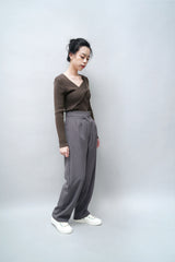 Grey pleated trousers w/ detail buckle