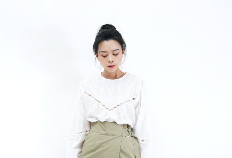 White detail shirt blouse w/ floral embro.
