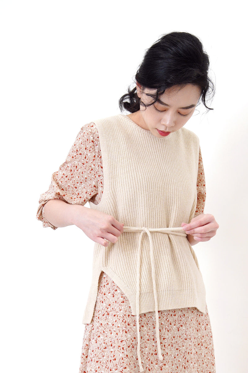 Beige v neck floral dress w/ waist string