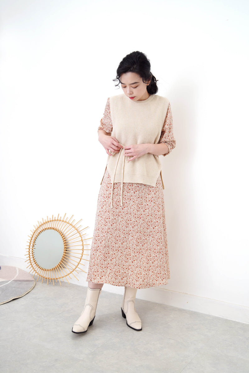 Beige v neck floral dress w/ waist string