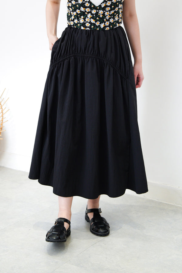 Black front pleats gather skirt
