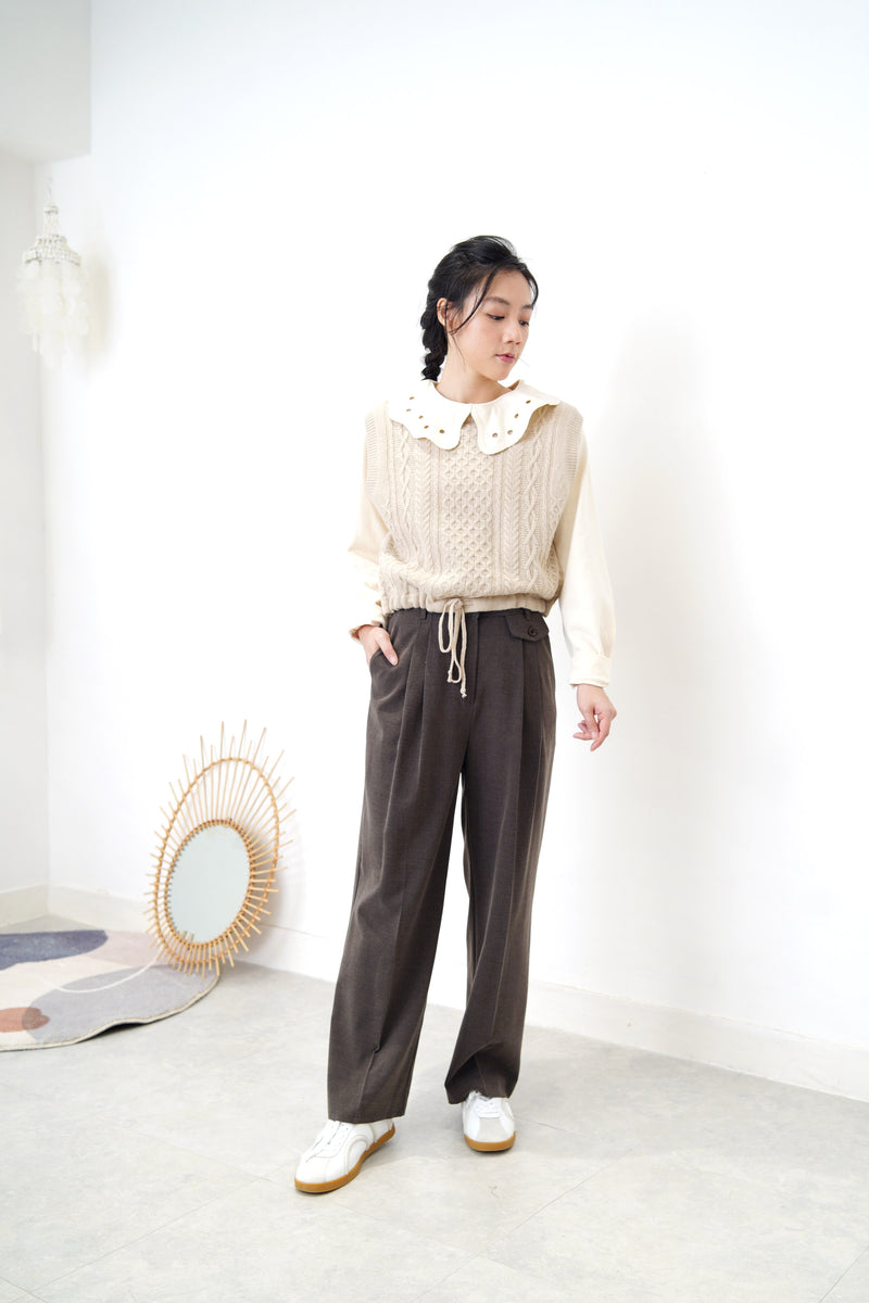 Ivory cotton blouse in details ruffle collar