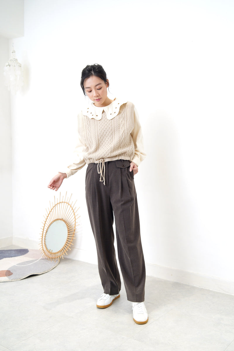 Ivory cotton blouse in details ruffle collar