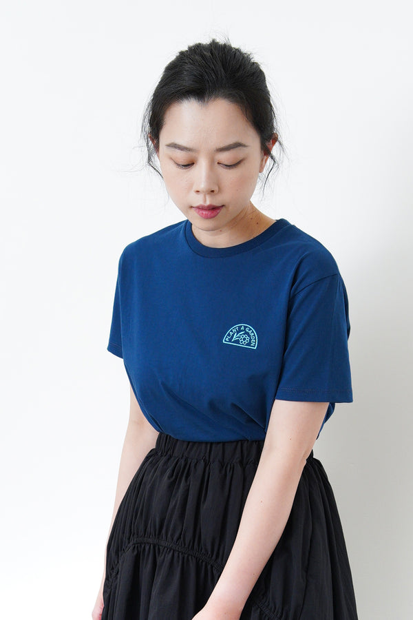 Blue tee w/ detail embroidery logo