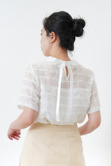White detail pleats pattern blouse w/ ribbon