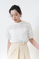 White detail pleats pattern blouse w/ ribbon