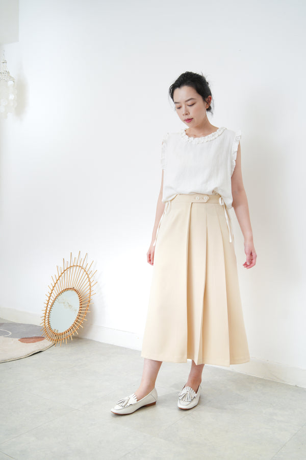 White linen ruffle vest w/ strings