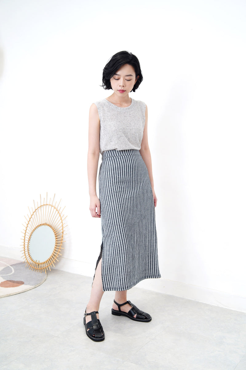 Grey vest crop top w/ sleeves outer set