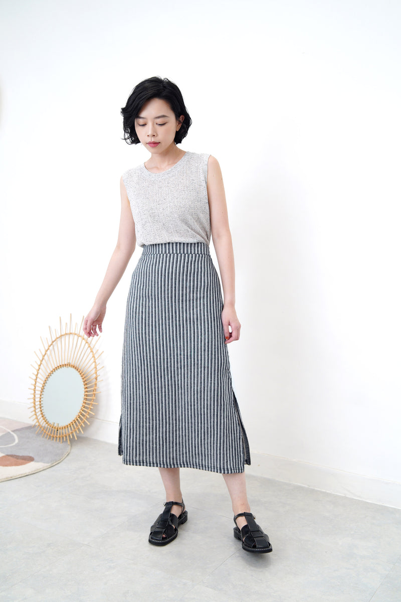 Grey vest crop top w/ sleeves outer set