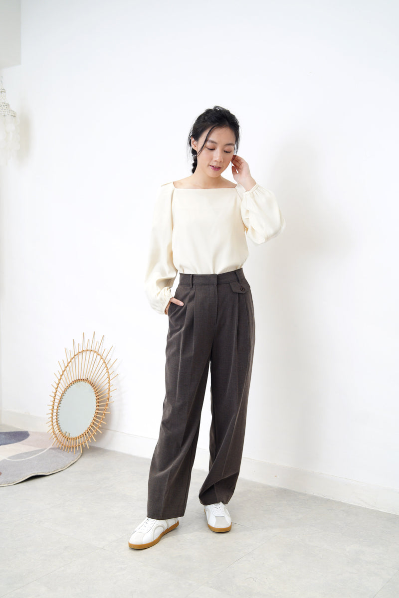 Ivory blouse in square collar