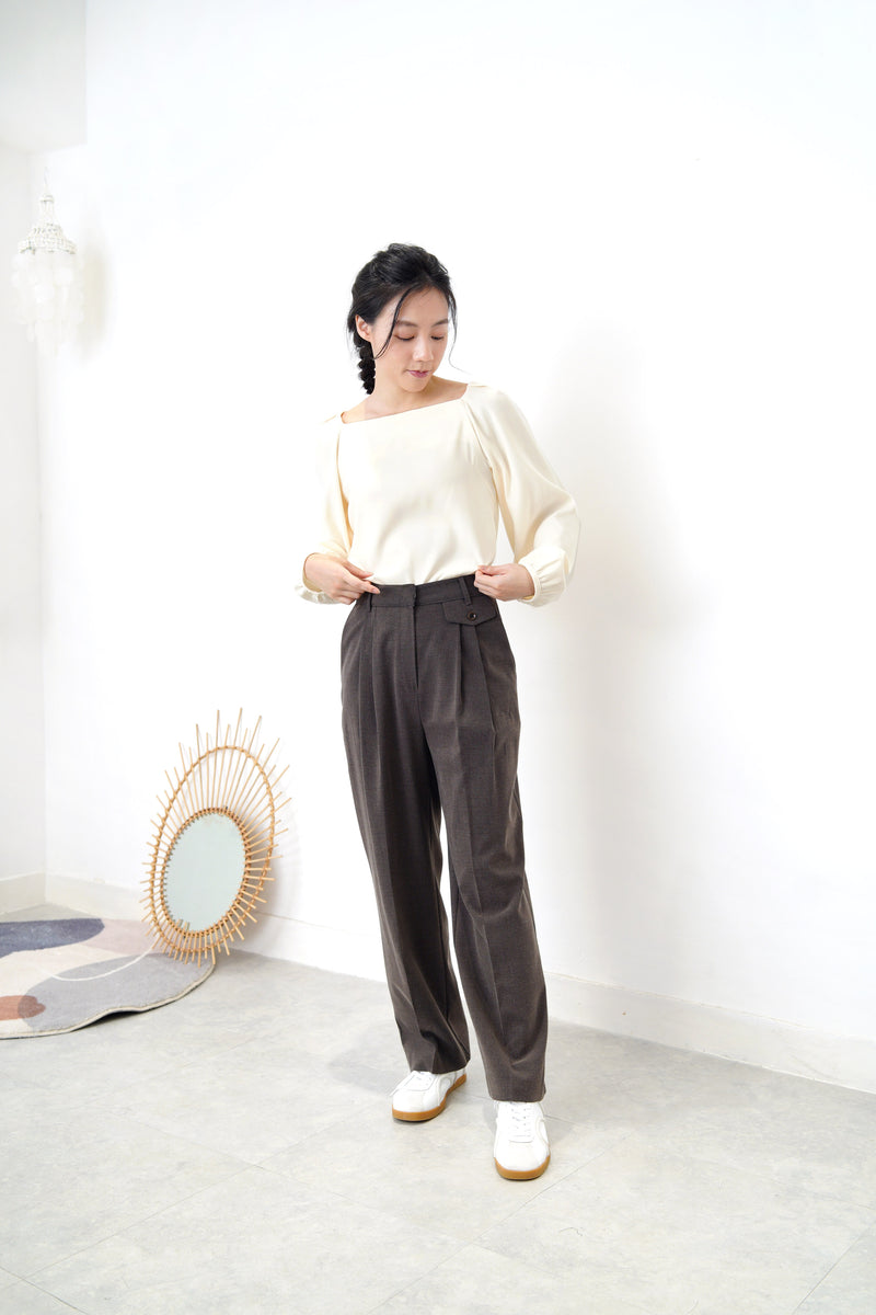 Ivory blouse in square collar